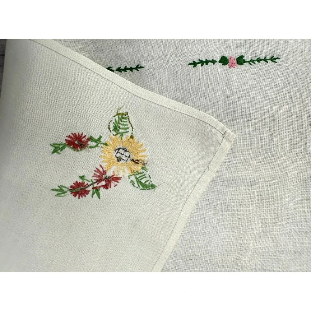 VINTAGE EMBROIDERED TABLE / DRESSER RUNNER SCARF  37